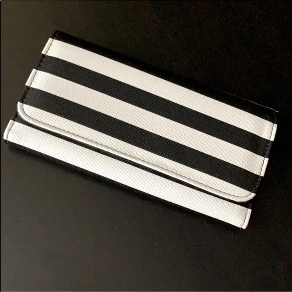 Kut from the Kloth Slim Striped Trifold Wallet Black/White | Size: 7.5